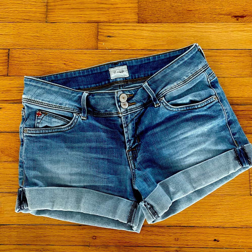 Beautiful Hudson Croxley Mid Thigh Shorts